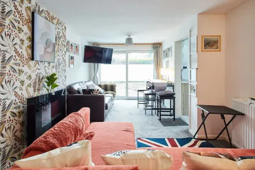 Host & Stay - Shaftsbury - balcony