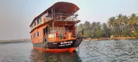 Aquaholic - A Floating Villa Hotels in Chopdem