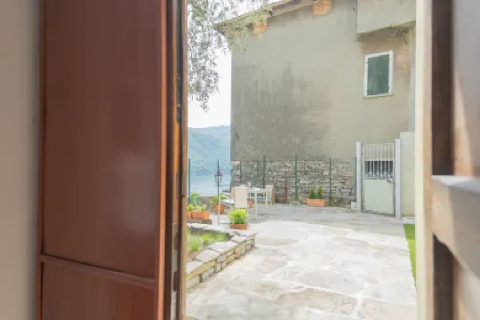 La Quiete with Private Garden by Rent All Como
