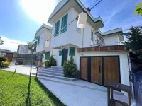 Yeşil Panjurlu Bahçeli Villa