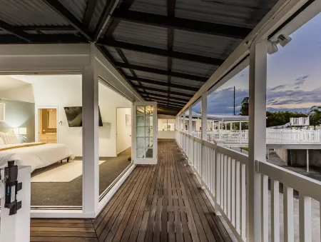 Hamptons White House