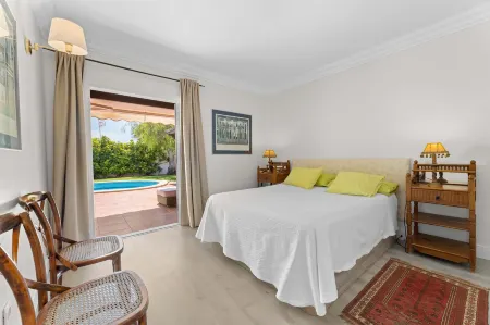 Bayside Evergreen House Serenity Oasis Garden Pool BBQ