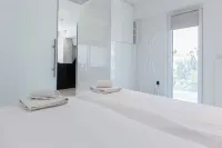 Marousi 2 Bd Modern Luxury Living with Shared Pool Hotels in der Nähe von School of Pedagogical and Technological Education