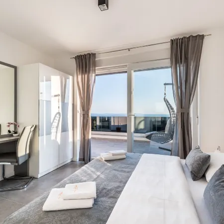 Villa Magnifica Penthouse with Jacuzzi