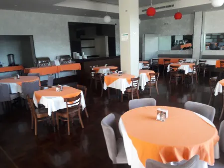 Mbm Red Sun Hotel Отели рядом с достопримечательностью «Paseo La Fe»