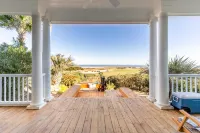 High Tide by AvantStay Incredible Beach Front Home w Pool