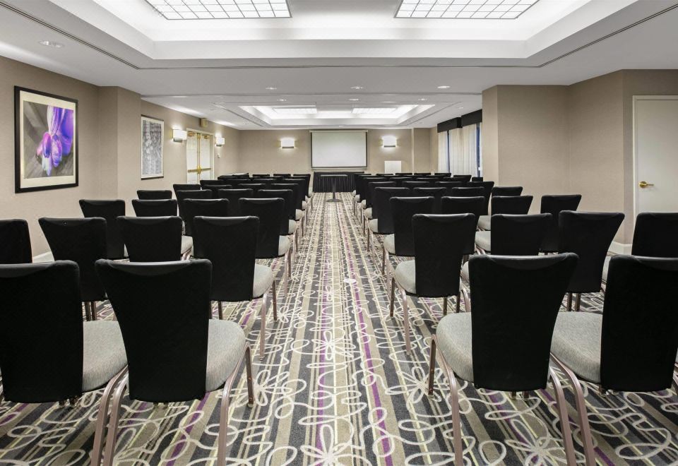 라 퀸타 인 & 스위트