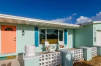 Stunning Seaside Pool Retreat, Stylish Mid-Century Gem Hotels in der Nähe von Blue Turtle News At Gleason Park