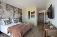 Océane Guest House - Adults Only Hotel dekat O Canhão da Nazaré