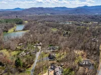 6-bedroom house in Nellysford with WiFi AC Skiing Tubing and Golf Hotels in Rockfish