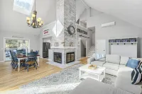 5-Bedroom Vacation Home Just 3 Minutes Drive to Cape Cod Beaches