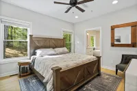 4Bd Brand New - Modern & Spacious, Pet Friendly, Hot Tub, Mt View Retreat