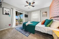 Granbury Lakefront home with boat Dock/Slip Kayaks Firepit Fishing