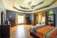 Luxury Serene Getaway w/Sparkling Pool near Ft. Moore & Callaway Gardens Hotels in Harris County