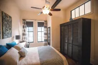 Entire Duplex West 7th, Xcel, and DT St. Paul Sleeps 8 Off street Parking!
