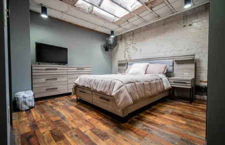 Luxurious 3-bedroom Loft with amazing views, in Downtown Toledo Отели рядом с достопримечательностью «Сигейт Конвеншен Сентр»