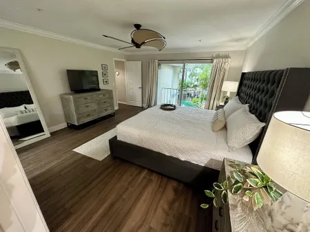 Newly listed Waterfront Townhouse in Old Naples