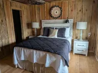 Hidden Oaks Lavish Cabin #2 Hotels in Henry County