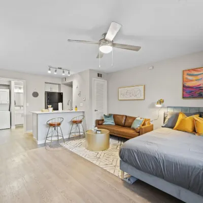 Charming Studio Close to Downtown and Domain Hotels near Bright Leaf State Natural Area