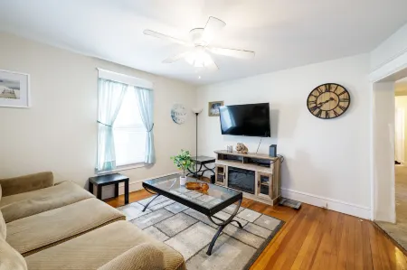 53 Geary Ave Отели рядом с достопримечательностью «Публичная библиотека Бристол»