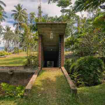 Sustainably Designed Villa Overlooking Indian Ocean Hotel Exterior