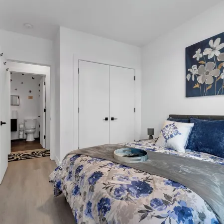 Blue Bliss 2BR 2BTH with Indoor Pool, FREE Parking, Near NYC & EWR Airport
