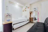 Fancy and Strategic Studio Apartment at B Residence - Pools