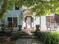 The Villa Bed and Breakfast Hotels in Westerly