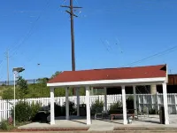 Regal 8 Inn & Suites