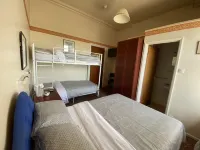 Friends Hotel - parkir
