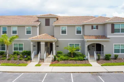 Luxurious Décor 4 Bd w/ Pool Close to Disney 4820