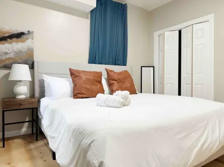 1520 Howard St B "HCB"