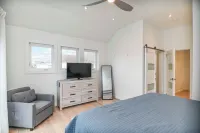 Latitude Adjustment Walk to Beach & Dining!