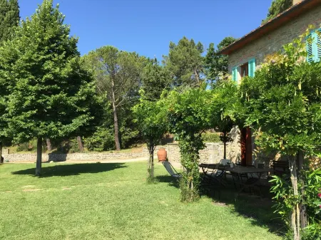 Charming farmhouse  with stunning views and pool between  Florence and Arezzo. Отели в г. Лоро-Чуффенна