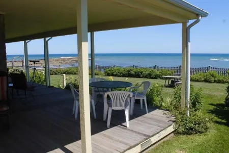 Large Oceanfront Home in Exclusive Brant Rock Section of Marshfield - Sleeps 10 Отели в г. Маршфилд