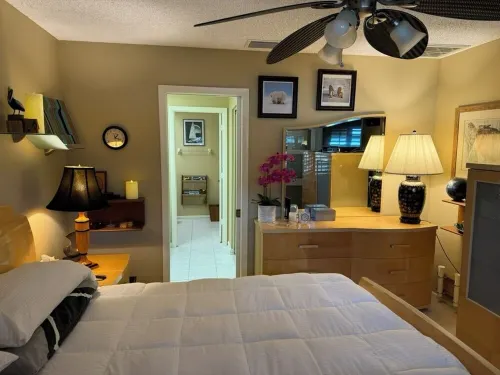 Charming 2-bedroom villa with AC and WiFi in Sarasota