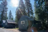 China Alley Cabin B: Cute & Cozy Cottage w/ Deck Hotels in Plumas County