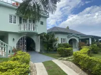 Beautiful Lush Property!!  Great  for couples or singles!