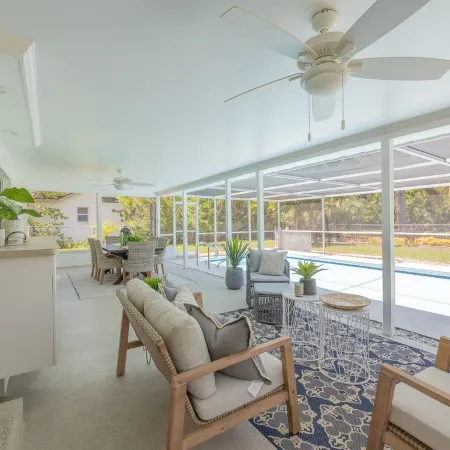 Gorgeous beach house on Venice Island, heated pool, min away from private beach!
