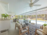 Gorgeous beach house on Venice Island, heated pool, min away from private beach!