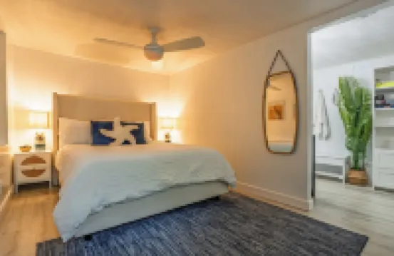 Cozy Coastal Retreat! Fenced Turf Yard • Bikes • Hammock • BBQ • 65” TV