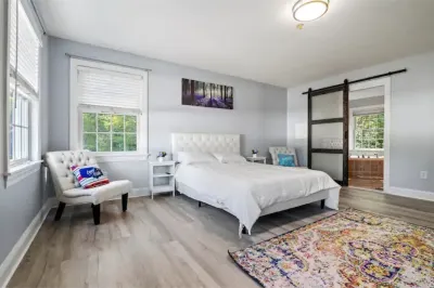 Cozy and Fun Waterford Getaway 하크니스 메모리얼 스테이트 파크 / 윌리엄 A 니어링 네츄럴 에어리어 보호지역 주변 호텔
