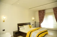 Exquisite extremely clean and cozy home 25 minutes from the airport