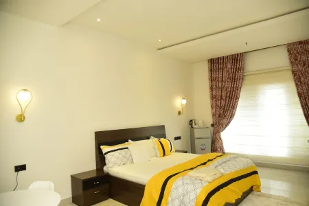 Exquisite extremely clean and cozy home 25 minutes from the airport