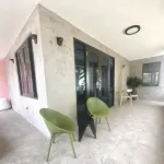 Stylish 2 Bedroom + pool Beachfront Suite king & queen bed Sunsets beach walk
