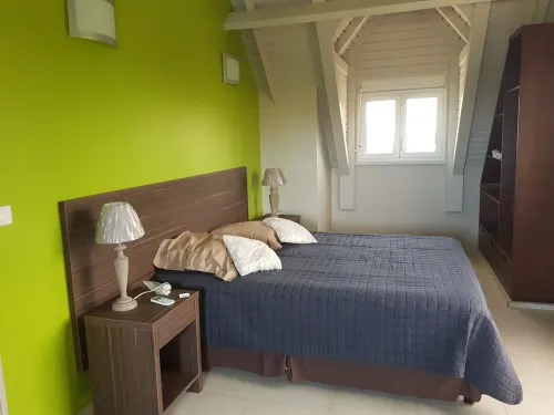 VILLA D'ALICE 1 TOWN CENTER 10 minutes ON FOOT FROM THE BEACH OF BOURG 3 STARS Hotels in Sainte-Anne