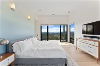 Wander Sonoma Vineyards w/ Pool, Workstations & Hot Tub – 4 Bedrooms, Sleeps 8
