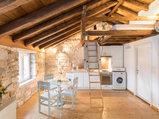 4 stars Stone Walls' - Sunny, cozy Studio right in the centre of Split