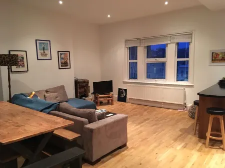 Light airy flat only 5mins from station, shops and sea Отели в г. Сейнт Леонардс