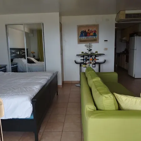 Tropical Gem! Watch Jets Fly into Airport+Ocean Beach+Garden Views+Many Perks!!!